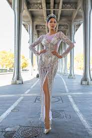 Có vẻ như hoàng thùy linh rất có duyên với chất liệu âm nhạc dân gian khi những ca khúc mang màu sắc văn hóa việt của cô đều dễ dàng thành hit ngay thời điểm vừa ra mắt. Hoang Thuy Diá»n Vay Dáº¡ Há»i Khoe Dang Tren Ä'áº¥t Phap Ngoi Sao