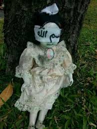 Jangan baca semasa waktu bekerja. Logan Lovell On Twitter 3 Hougang S Blindfold Doll Located In Singapore This Doll Was Found Against A Tree By The Side Of A Busy Road In Hougang Bismillah Which Translates To In