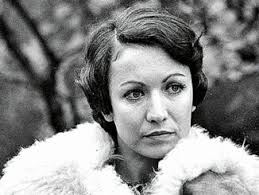 Diváci si ji oblíbili například jako copatou aničku z krkonošských pohádek nebo noblesní miriam, středoškolskou učitelku z ulice. Ljq4zkxyjlilmm