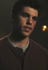 Ben from PLL is in this other great show… : r/PrettyLittleLiars