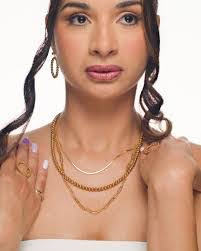 Jessica Strang's Instagram, Twitter & Facebook