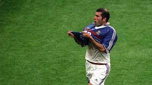 Zinedine yazid zidane (born 23 june 1972), popularly known as zizou, is a french former professional football player who played as an attacking midfielder. Zinedine Zidane Karriere Beendet Spielerprofil Kicker