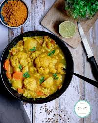 Curry De Legumes Au Curcuma Facile Et Parfume Sab N Pepper Recette En 2020 Curry De Legumes Recettes Minceur Recette Facile