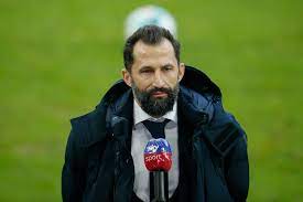 Der fc bayern macht einen ehemaligen spieler zum sportdirektor: C7uganyqrw8dfm