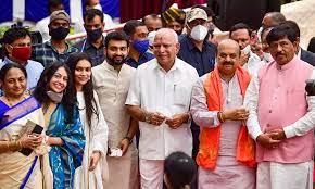Basavaraj bommai took oath as the 26th karnataka chief minister at the raj bhavan on wednesday, with his predecessor b s yediyurappa and other senior leaders present at the ceremony. Qzq3n31np8tfim