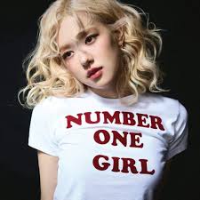 Y como ya se sabía, ROSÉ está acreditada en "Number One Girl" 🩷 Se viene  ARTE