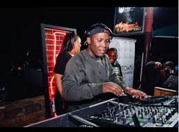 South african talented artiste, busta 929 comes as promised with his much anticipated ep titled undisputed. Download Mp3 Busta 929 Mr Jazziq Ezizweni Ft Focalistic Mzu M Leak Fakaza