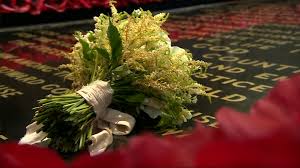 If they're placed on the ground, it's likely the groundskeepers will remove them next time they mow. Royal Wedding Meghan Markle S Bouquet Seen On Tomb Of Unknown Soldier Watch News Videos Online