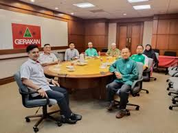 Tuhan mejadi terpasung dalam kepentingan ideologi para menjernihkan dan memperkaya pemahaman kita menyangkut keyakinan kita, kesadaran mengenai adanya perbedaan menjadi motifasi utama. Kolumnis Haraki Badan Perhubungan Pas Negeri Selangor Memperanankan Dialog Antara Penganut Agama Dan Kaum Berita Parti Islam Se Malaysia Pas