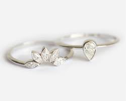 Pear Diamond Wedding Set With A Curved Wedding Band 14k Gold Diamond Wedding Sets Wedding Ring Sets Unique Pear Diamond Engagement Ring