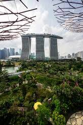 The park consists of three waterfront gardens spanning 101 hectares of reclaimed land. Asia Singapore Marina Bay Gardens By The Bay Hotel Tha000165 Thomas Haupt Westend61