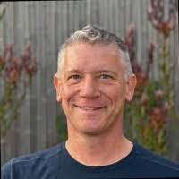 Robert Huett's Instagram, Twitter & Facebook