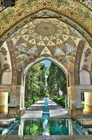 Fin Garden Befindet Sich In Kashan Iran Ist Ein Historischer Persischen Garten Es Enthalt Kashan In 2020 Persian Garden Iran Culture Iran Travel