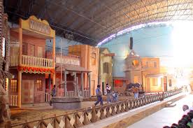 Ramoji Film City Hyderabad Must Visit Tourist Destination Theme Park Amusement Park Раненая женщина с младенцем на руках убегает от вооружённых солдат.