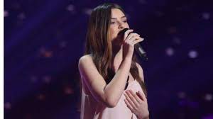 Vocal coach opera singer reaction analysis lara fabian je suis malade. Cynthia Veronica Zietara Don T Cry For Me Argentina Live Youtube