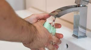 Also ich merke das nur, wenn ich die badewanne mit wasser fülle, dann merke ich das es gelblich ist :s. Leitungswasser Orange Verfarbt Woran Liegt Das Wohnen