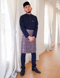 Full package baju melayu baju melayu buttons sampin (by random design and colour based on stock availability) sampin provided doesn't necessarily looks the same as in the picture. Slim Fit Baju Melayu Navy Blue Shopperboard