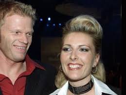 Kahn lässt sich scheiden