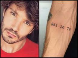 Il ballerino stefano de martino che a settembre 2017 ritornerà ad essere impegnato nel talent amici, ha svelato finalmente il significato del nuovo tatuaggio stefano de martino si è tatuato sulla pelle un codice 861 10 79, una sequenza numerica che sta facendo impazzire i followers che lo seguono: Stefano De Martino Il Tatuaggio E Un Numero Di Telefono Ecco Di Chi E