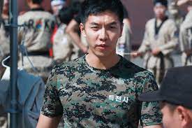 Lee seung gi indicated, through 'the king 2 hearts,' two of my wishes came true. 10 Pictures Of Lee Seung Gi S Army Transformation Koreaboo