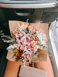I like the bokeh'd background on this one. Www Wanderfullyrylie Com Pinterest Wanderfullyrylie Instagram Wanderfullyrylie Pretty Flowers Flower Arrangements Flower Aesthetic