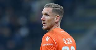 The everton goalkeeper was at home with his wife and two young children at the. Robin Olsen Signs For Everton On Loan From Roma