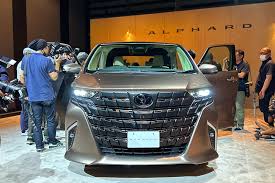 画像・写真 | トヨタ新型「アルファード」 8年ぶりのモデルチェンジ 高級ミニバンの象徴が歩んだ21年とは | AUTOCAR JAPAN
