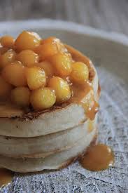 Crumpets Aux Billes De Pommes Caramelisees Et Caramel Beurre Sale Gateaux Et Desserts Pommes Caramelisees Recettes Sucrees
