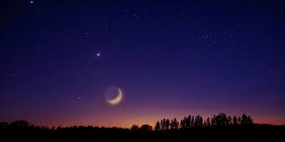 Bu kechaning ulugʻlanishi qurʼoni karimning shu kechada nozil etila boshlagani, bu kecha ming oydan afzal ekani toʻgʻrisida qurʼonda bashorat berilgani bilan izohlanadi. 7 Steps To Achieve Lailatul Qadr The Night Of Destiny Islam Ahmadiyya