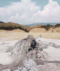 Vizitati lacasul de rugaciune de la ciolanu pentru cateva. Vulcanii Noroiosi De La Paclele Mici Si Mari BuzÄu Ana Maria Popescu