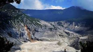 Unsur intrinsik cerita rakyat sangkuriang. Karakteristik Gunung Tangkuban Parahu Hingga Fakta Faktanya Ilmugeografi Com