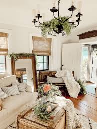 Boasting multiple elements and inspirations, the rustic living room blends popular vintage motifs with individual style nuances. Rustic Vintage Farmhouse Living Room Farm House Living Room Farmhouse Decor Living Room Vintage Farmhouse Living Room