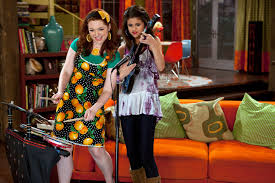 Theme song the theme song begins with alex (selena gomez) waking up in the morning with her alarm clock harper has been working for only a few hours but suddenly becomes employee of the month. A Wizards Of Waverly Place Star Is Working As A Nurse On The Coronavirus Front Lines Glamour