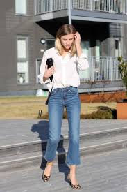 Everyone S Wearing Cropped Flares Closetful Of Clothes Cropped Jeans Outfit Denim Trends Cropped Flare Jeans