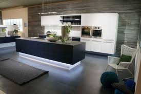 Beautiful Toe Kick Led Lighting In A Cool White Color To Accentuate The Modern Hues In This Kitchen Interior Design Kitchen Kitchen Colors Kitchen Interior