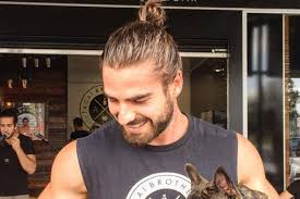 Actualité de maluma sur pinterest : 35 Best Man Bun Hairstyles 2021 Guide