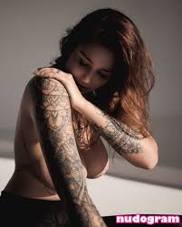 Hell Voron  Olga Voronina  hell_voron Гола изтичане OnlyFans снимка 42 -  Nudogram v2.1