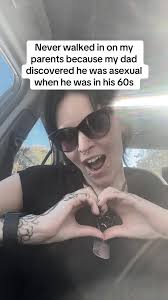 Understanding Tween Reactions to Online Comments