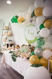 Take a seat, jungle style. Jungle Theme Birthday Table Novocom Top