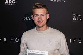 Sie kauft sich immer die teuersten klamotten. Juventus Turin Fast Ein Jahr Juve Matthijs De Ligt Zieht Bilanz