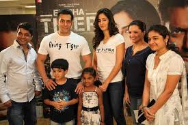 Salman Khan & Katrina Kaif at the Meet & Greet for Ek Tha Tiger –  OneShotOnePlace.com (OSOP)