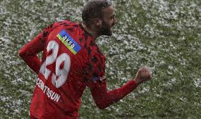 İngiliz basınında yer alan haberlere göre cenk tosun'un takımı everton, kamerunlu. Cenk Tosun Besiktas A Dubleyle Dondu