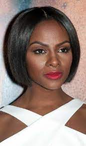 The long bob haircut is having a moment with a bunch of celebrities sticking to the style and rocking it in all kinds of ways. Frisuren 2020 Hochzeitsfrisuren Nageldesign 2020 Kurze Frisuren Short Hair Styles Stylish Hair Bob Hairstyles