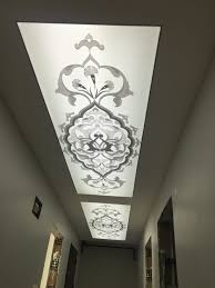 This Sort Of False Ceilings With Cove Lighting Designs Are Extremely Popular For Living Rooms Sin False Ceiling Design Ceiling Design False Ceiling Living Room