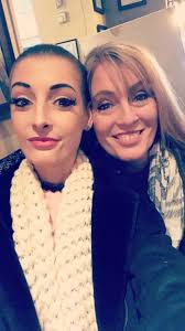 Woman beat breast cancer aged 24 but just days later her mum got same  devastating diagnosis