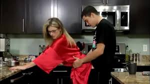 Belle Mere Se Fait Baiser Dans La Cuisine Xvideos Com