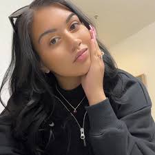 How to get in touch with Madelyn Dickerson?