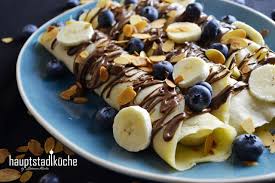 Die Leckerste Kalorienbombe Der Welt Crepes Hauptstadtkuche Lecker Suss Dessert Nutella Banane Blaubeeren Lecker Lebensmittel Essen Essen Rezepte