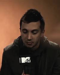 la primera vez que vi a Tyler creí que se tenía tatuado el cuello y las  manos de negro xd #twentyonepilots #tylerjoseph #joshdun #fyp #foryou  #skeletonclique #21pilots #clique #xyzbca