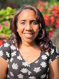 Leila Mayer's Instagram, Twitter & Facebook